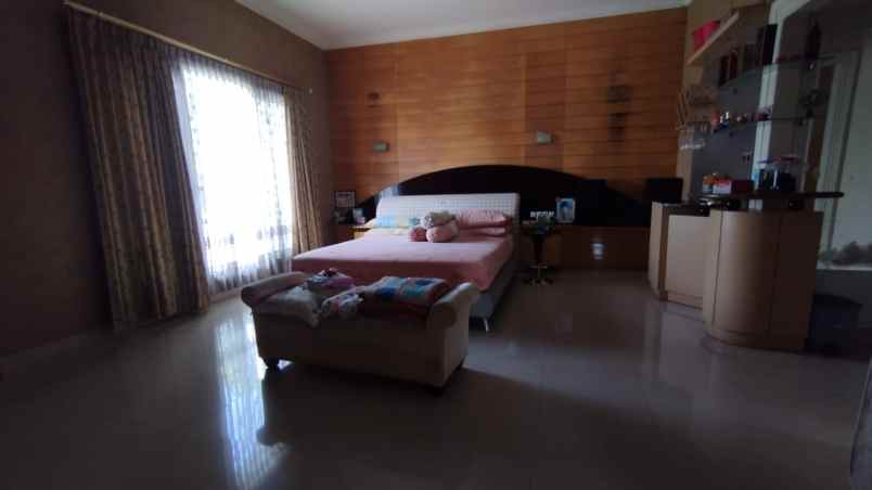 dijual rumah villa permata gading