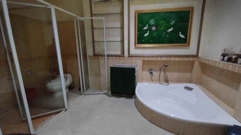 dijual rumah villa permata gading