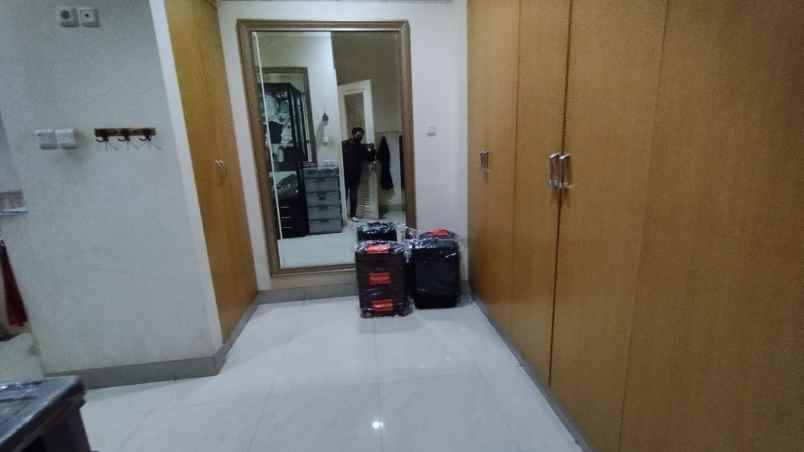 dijual rumah villa permata gading