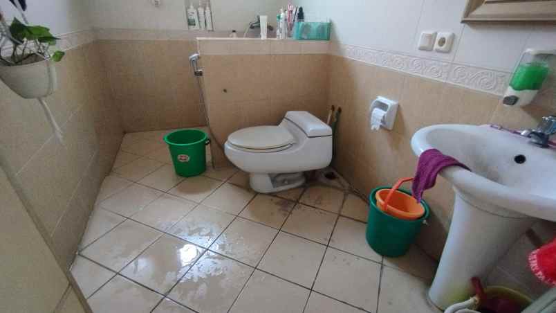 dijual rumah villa permata gading