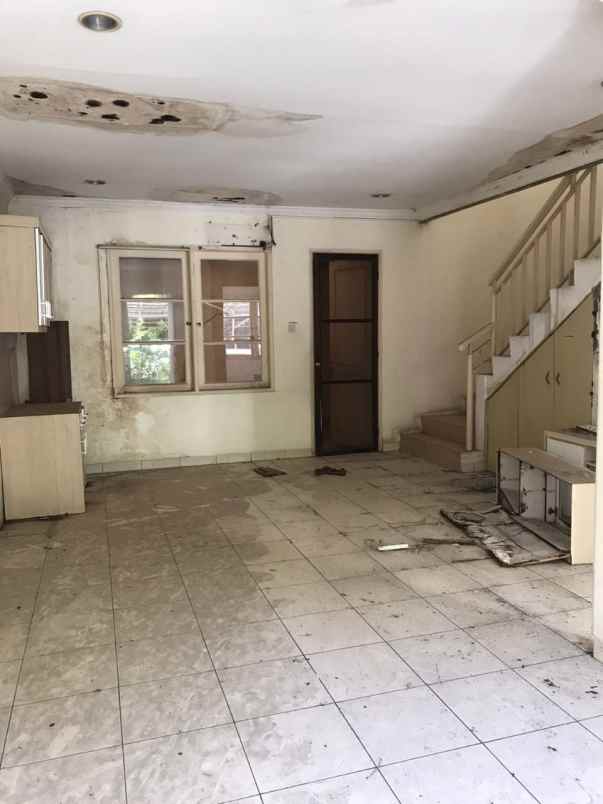 dijual rumah villa permata gading