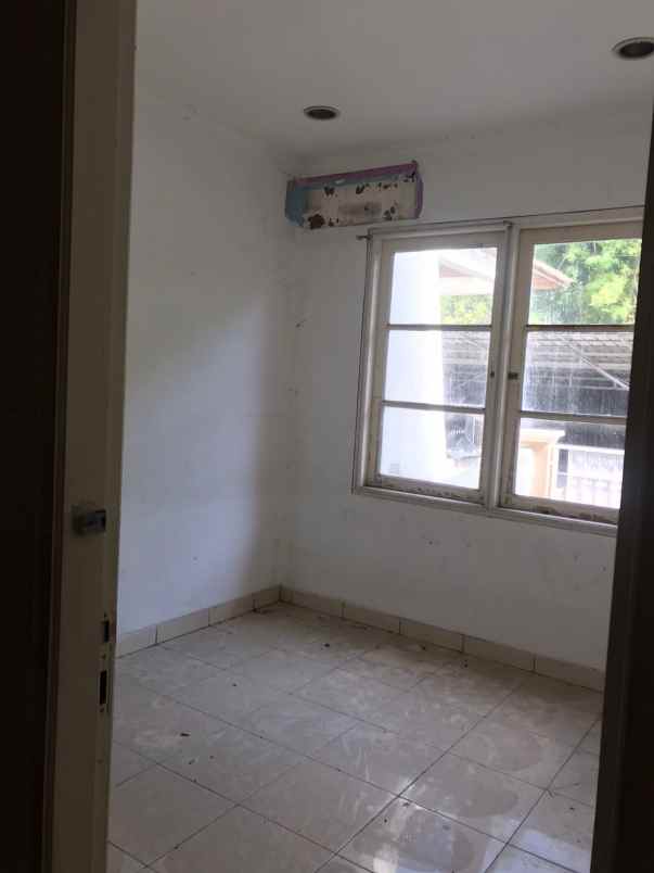 dijual rumah villa permata gading