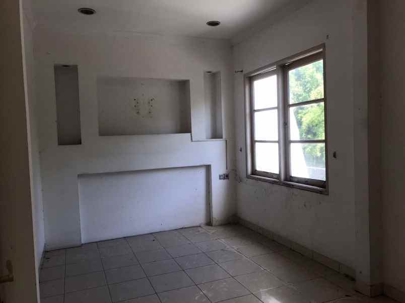 dijual rumah villa permata gading