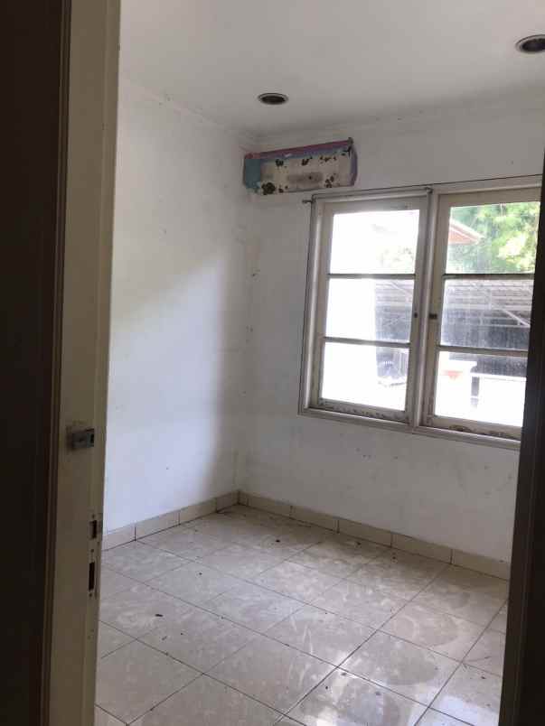 dijual rumah villa permata gading