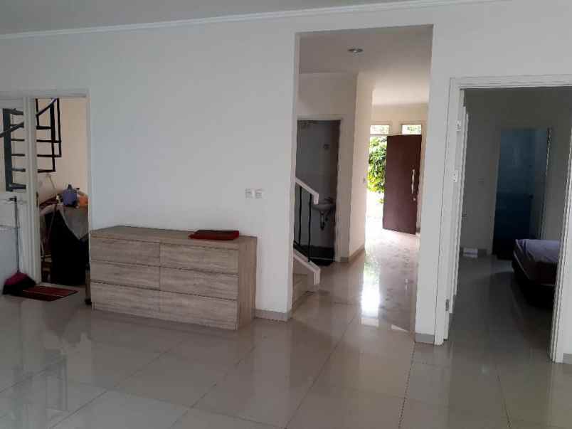 dijual rumah wanakerta