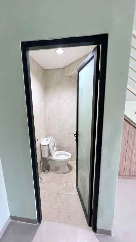 dijual rumah wisma tirto agung