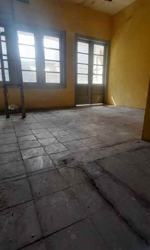 dijual tanpa perantara persis sebrang mall paskal