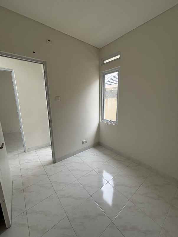 dijual unit rumah baru paramount petals