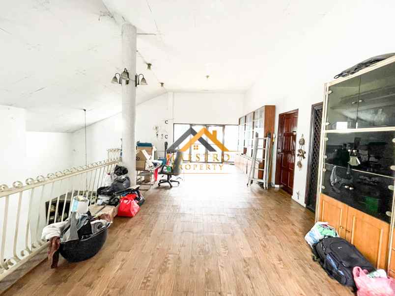 dijual villa jalan taman polonia 1 medan