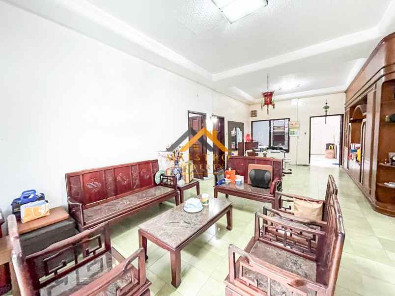 dijual villa jalan taman polonia 1 medan