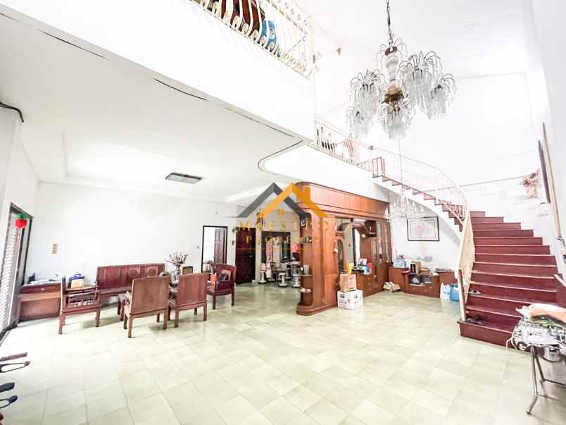 dijual villa jalan taman polonia 1 medan