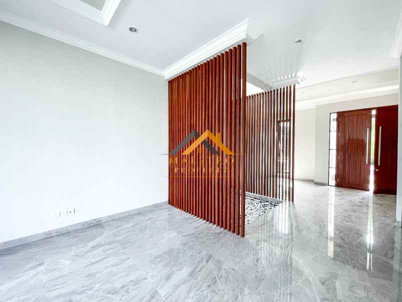 dijual villa komplek citraland gama