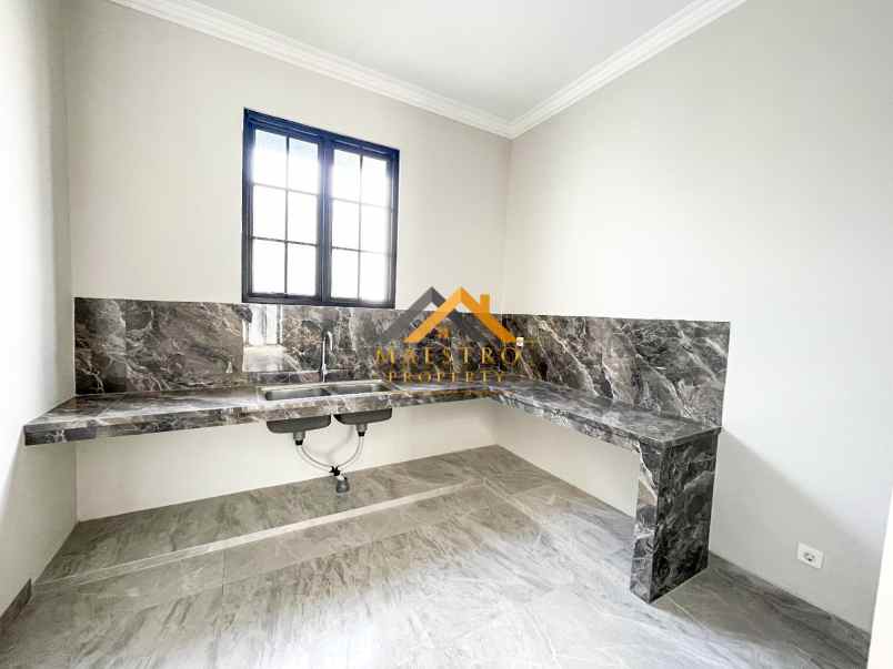 dijual villa komplek citraland gama