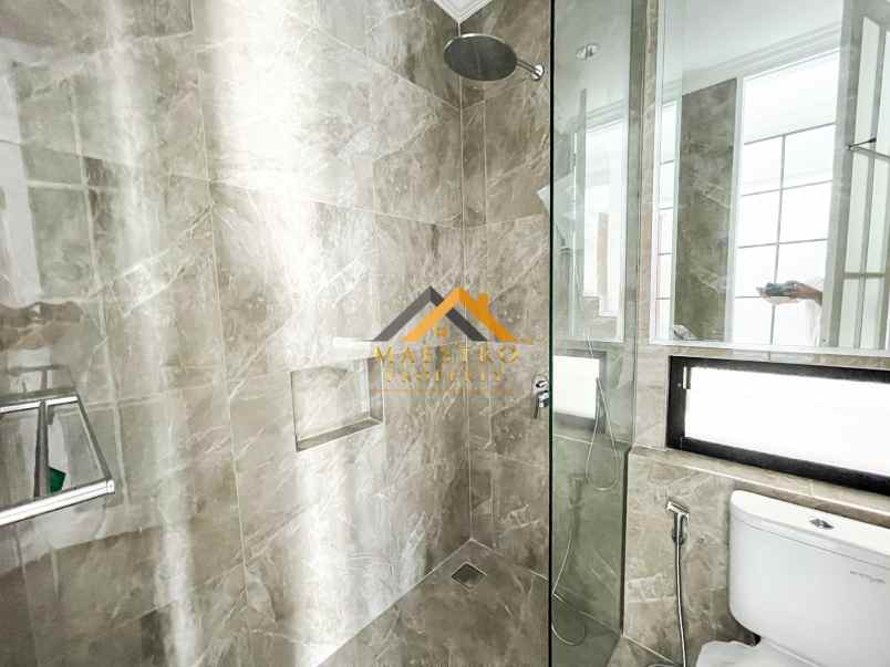 dijual villa komplek citraland gama