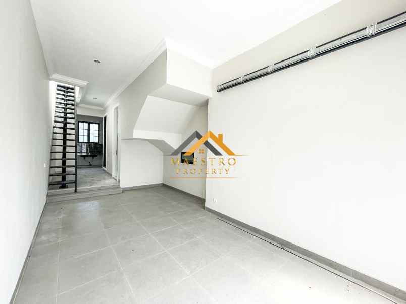 dijual villa komplek citraland gama