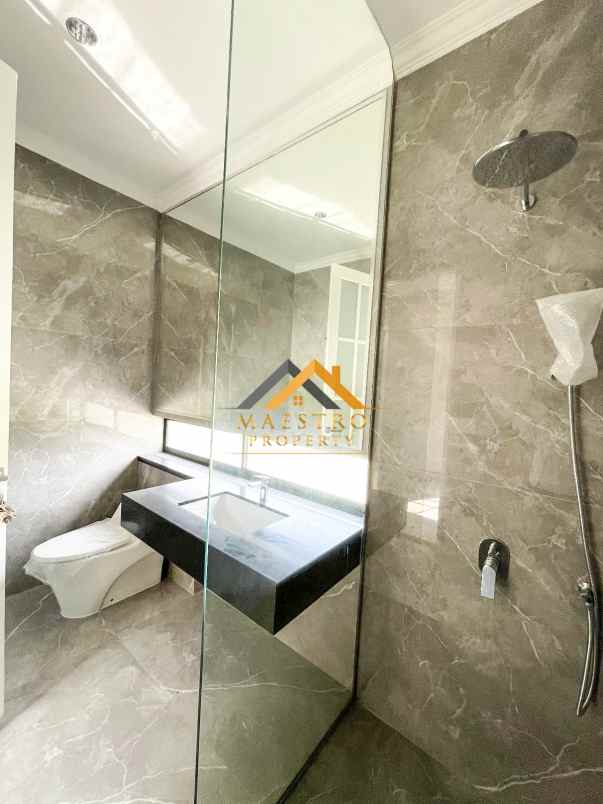 dijual villa komplek citraland gama