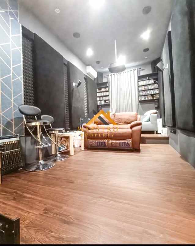 dijual villa komplek j city cluster j crown tipe jade