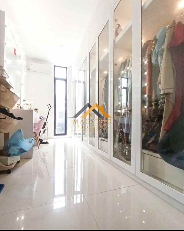 dijual villa komplek j city cluster j crown tipe jade