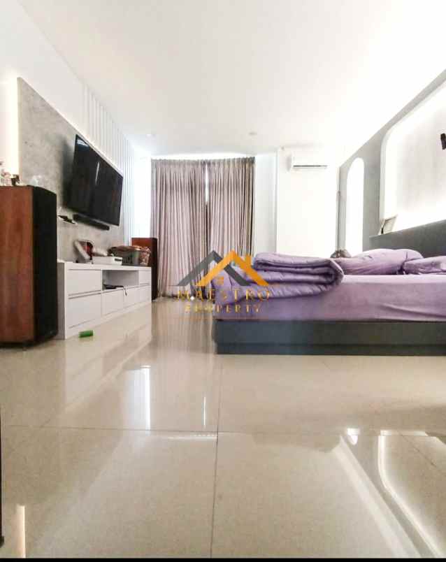 dijual villa komplek j city cluster j crown tipe jade