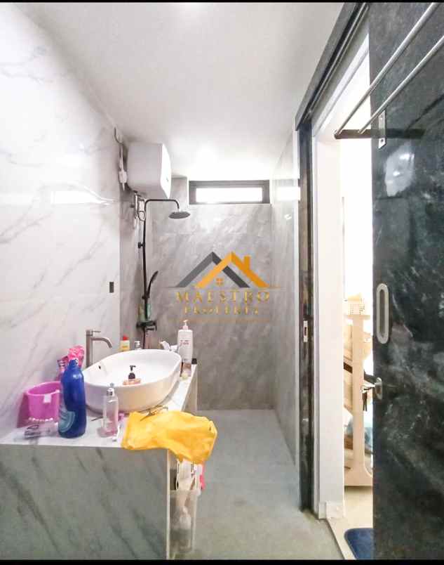 dijual villa komplek j city cluster j crown tipe jade