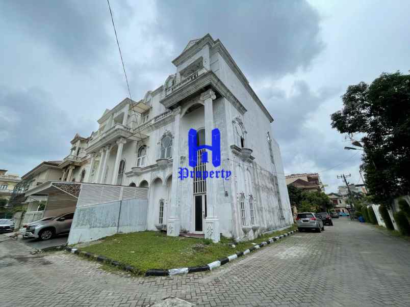 dijual villa komplek taman anggrek