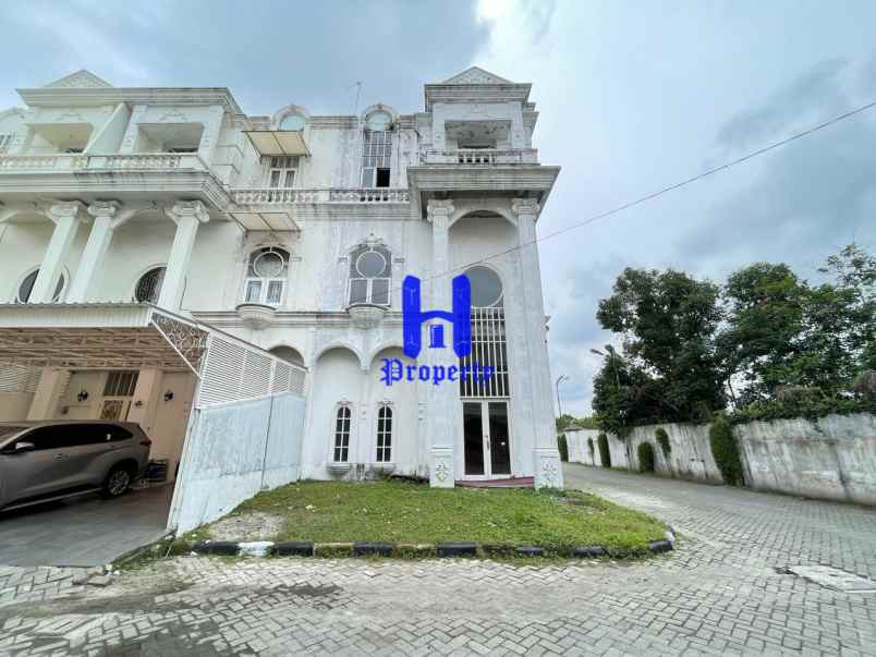 dijual villa komplek taman anggrek