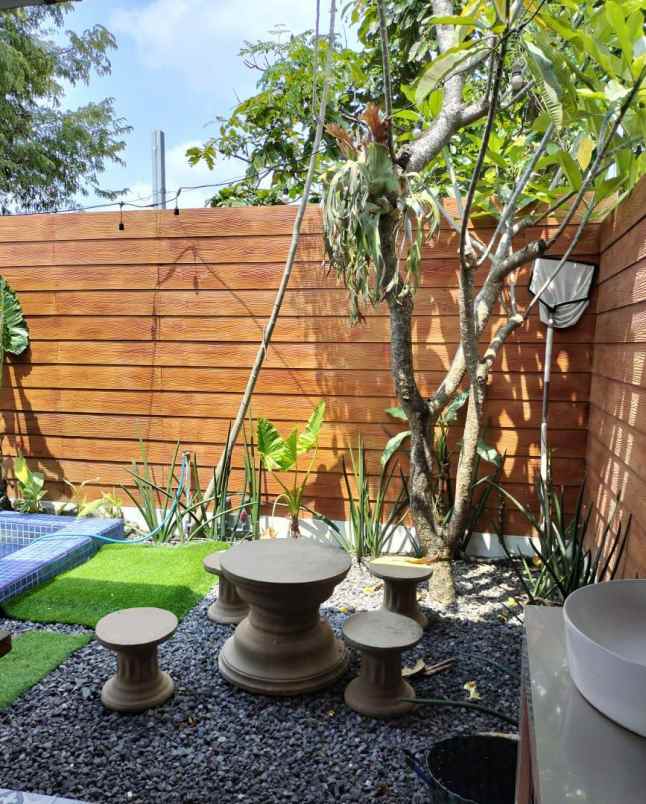 dijual villa ngemplak