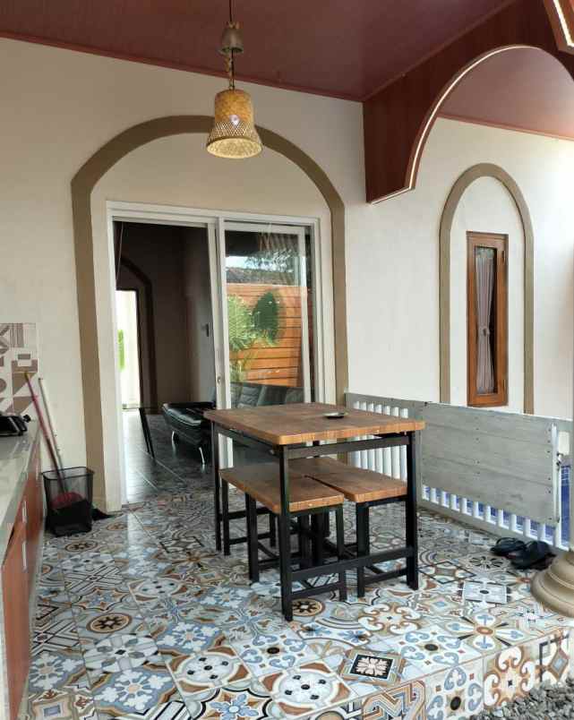 dijual villa ngemplak