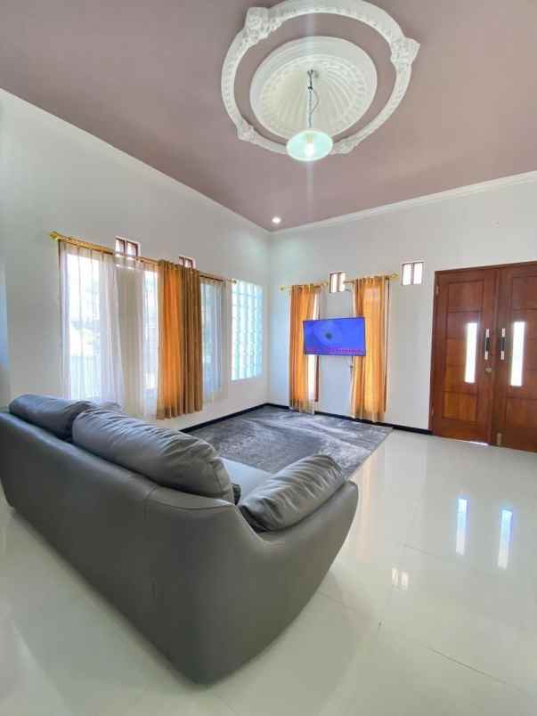 dijual villa sidomulyo sumberejo batu