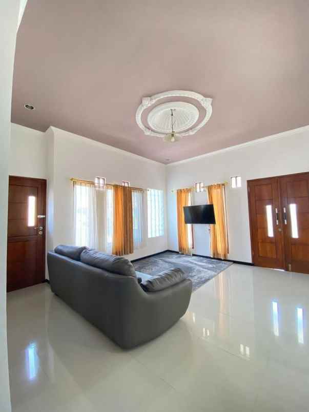 dijual villa sidomulyo sumberejo batu