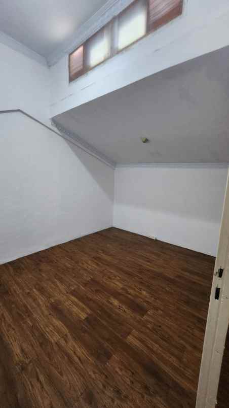 disewakan rumah belakang mall kelapa