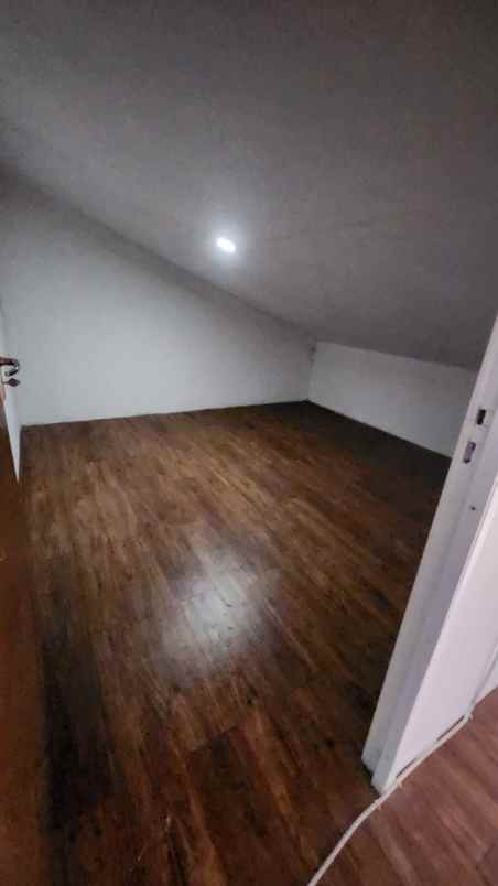 disewakan rumah belakang mall kelapa