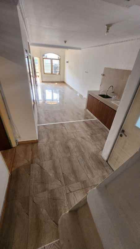 disewakan rumah belakang mall kelapa