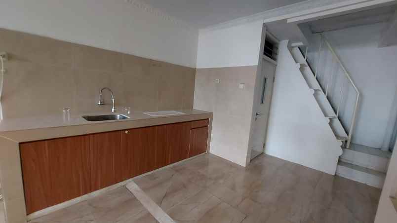 disewakan rumah belakang mall kelapa