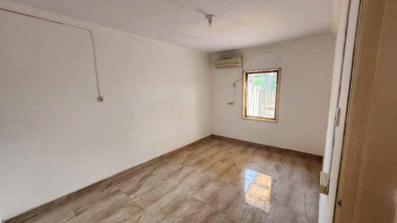 disewakan rumah belakang mall kelapa