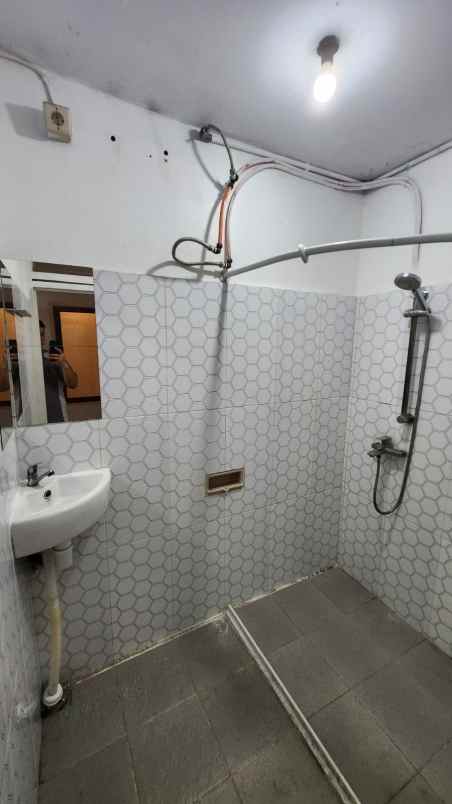 disewakan rumah belakang mall kelapa