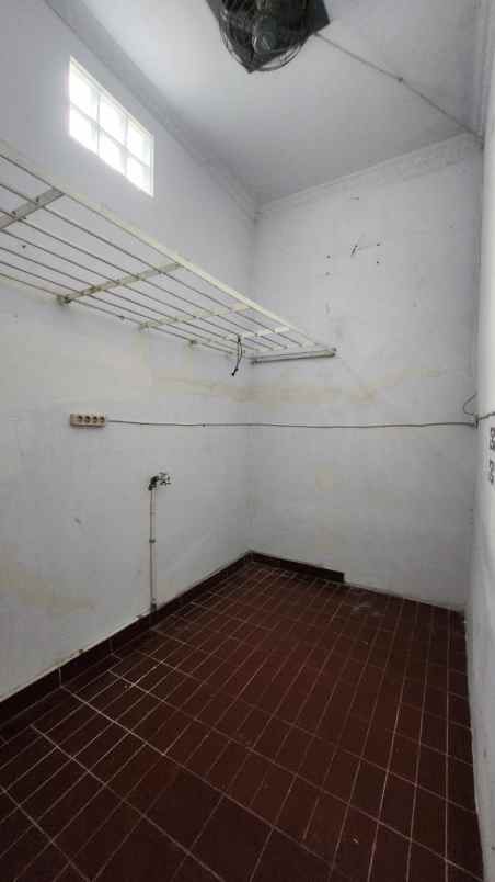 disewakan rumah belakang mall kelapa