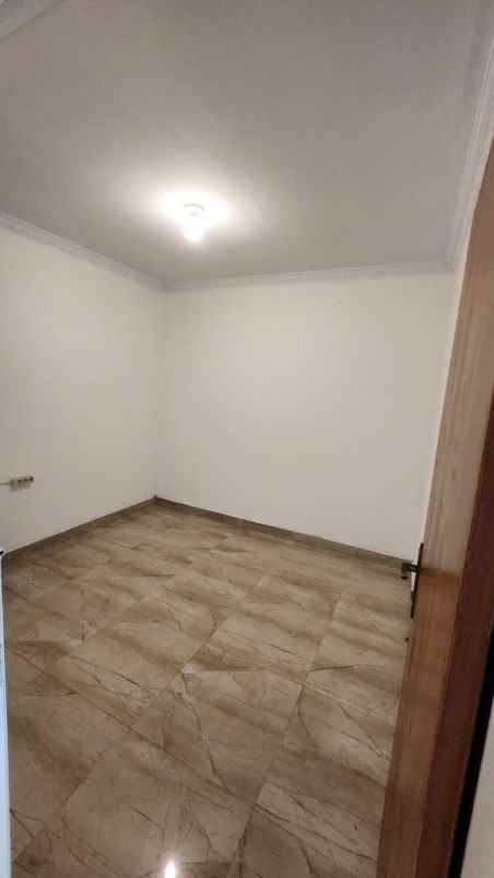 disewakan rumah belakang mall kelapa