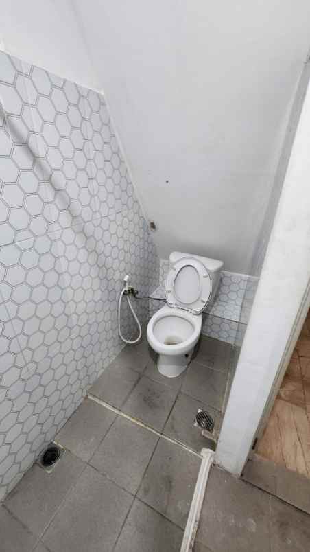 disewakan rumah belakang mall kelapa