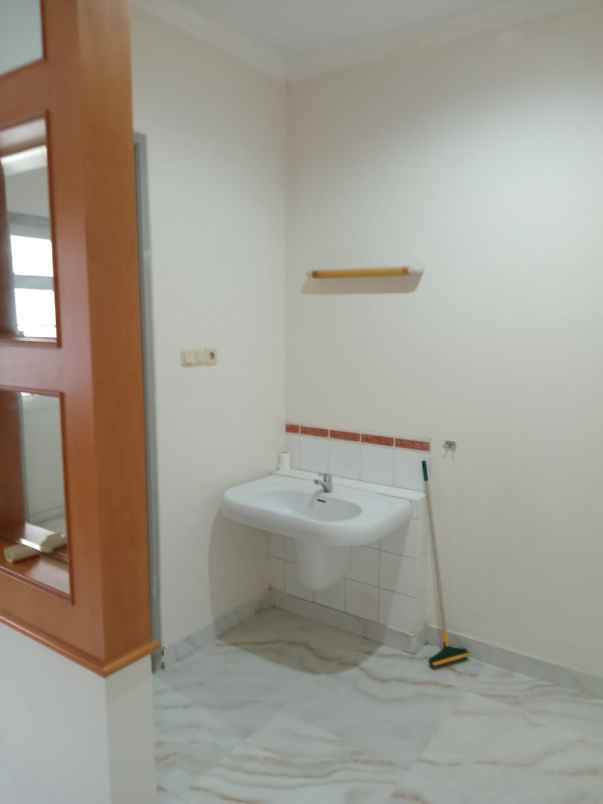 disewakan rumah bukit gading mediterania