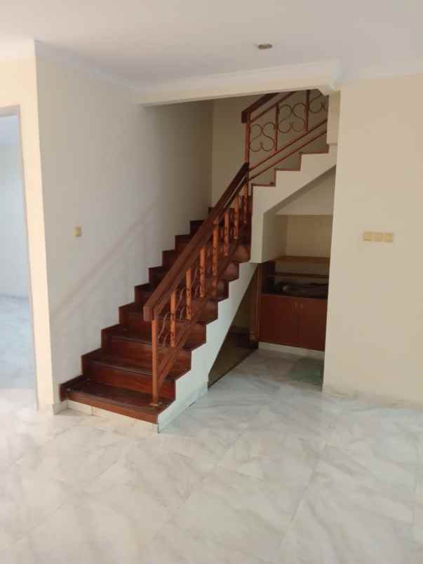 disewakan rumah bukit gading mediterania