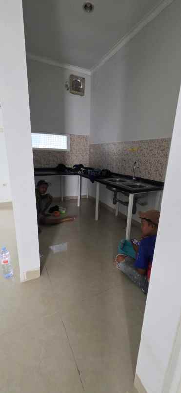 disewakan rumah bumi marina emas