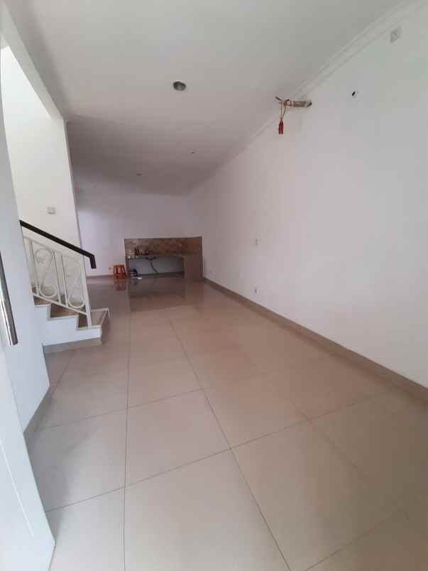 disewakan rumah cluster la seine jakarta