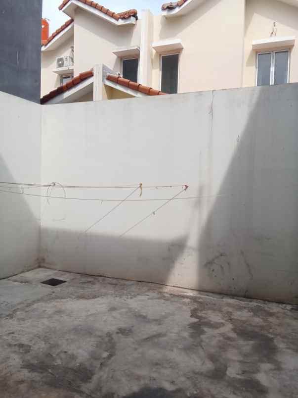 disewakan rumah cluster la seine jgc