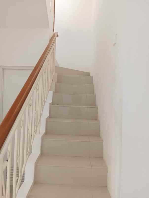 disewakan rumah cluster la seine jgc