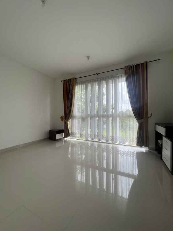 disewakan rumah graha natura e 70