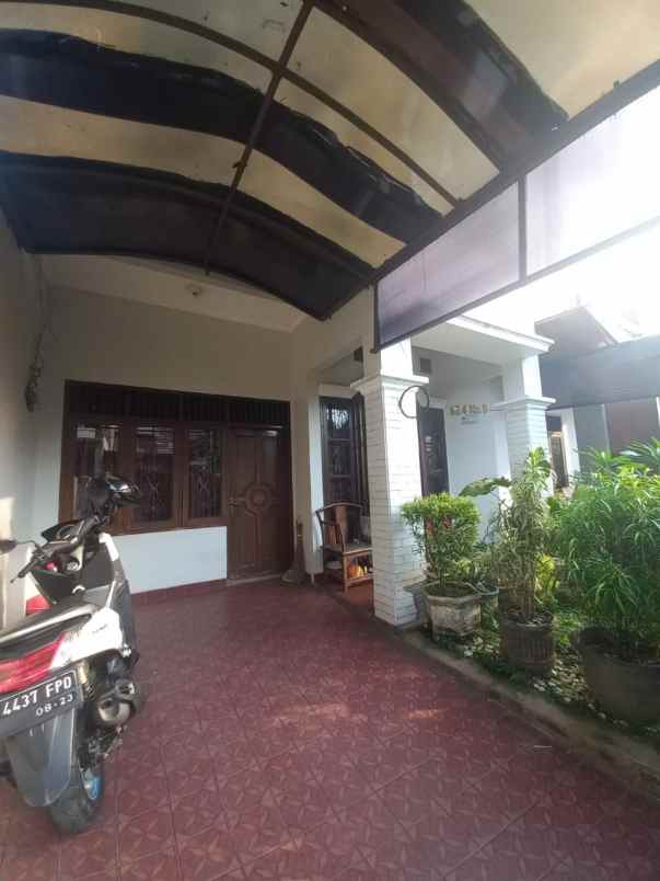 disewakan rumah jl pondok kelapa duren