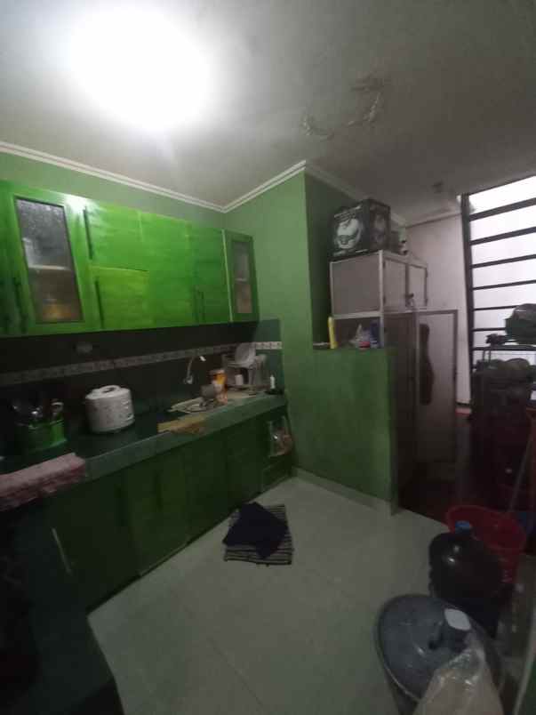 disewakan rumah jl pondok kelapa duren