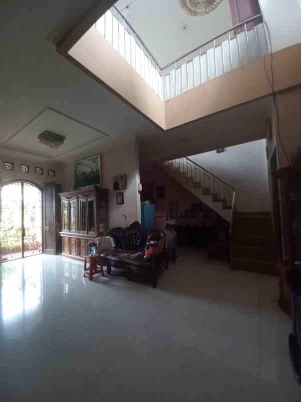 disewakan rumah jl pondok kelapa duren