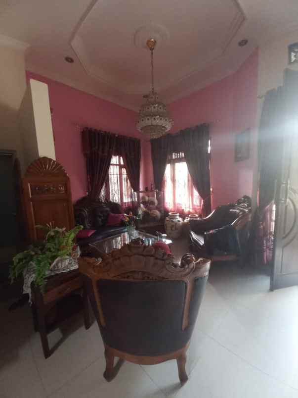 disewakan rumah jl pondok kelapa duren